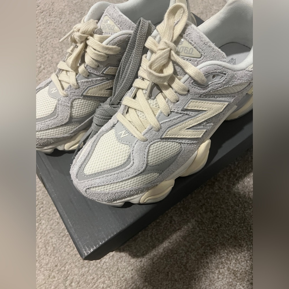 New Balance Women's Cream and Gray Sneakers 9060